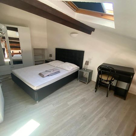 Le Cocon D'Avignon - T2 Duplex 40M2 - Centre Historique Intra Muros- Wifi Climatisation Exterior foto